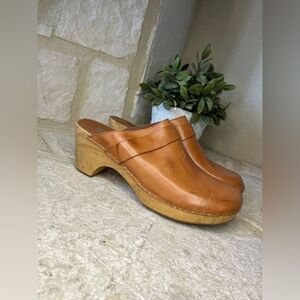 Jeffery Campbell “Woodies” cognac leather wooden clogs sz 9/41